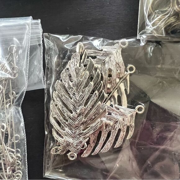 Over 10 Bundles of Jewelry Making Supplies - Picture 10 of 11